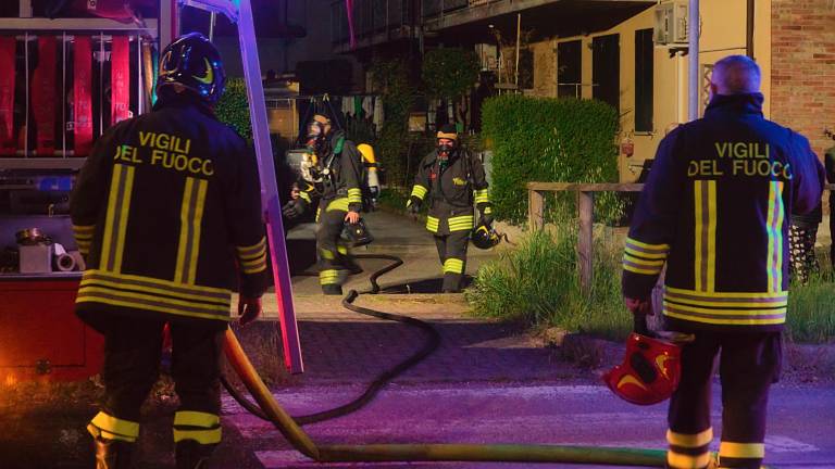 Ravenna. Fiamme nella notte, evacuata una palazzina. Due persone in ospedale. FOTOGALLERY FIORENTINI