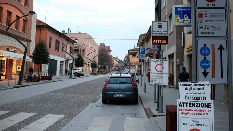 Zona a traffico limitato in via Battisti
