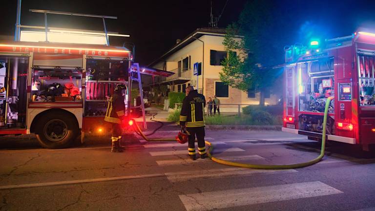 Ravenna. Fiamme nella notte, evacuata una palazzina. Due persone in ospedale. FOTOGALLERY FIORENTINI