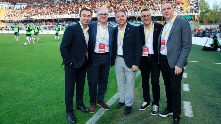 Foto di gruppo per la proprietà Usa del Cesena prima di Cesena-Perugia (Zanotti)