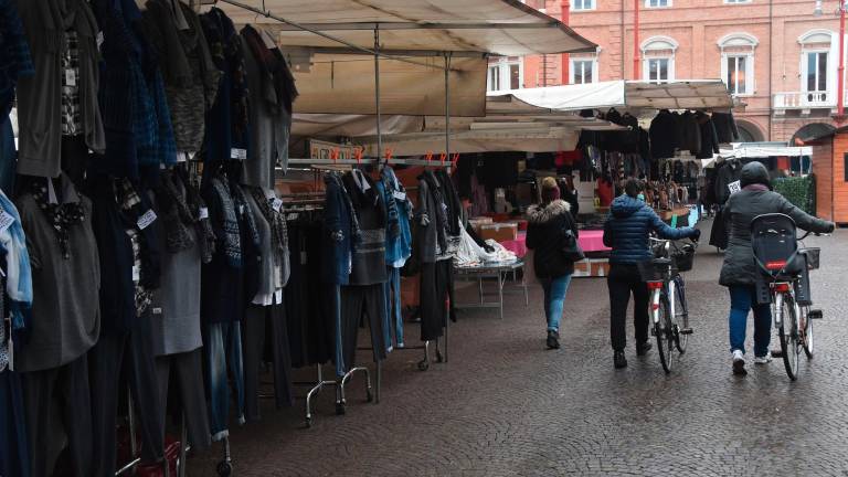 Il mercato ambulante di Forlì (foto Fabio Blaco)