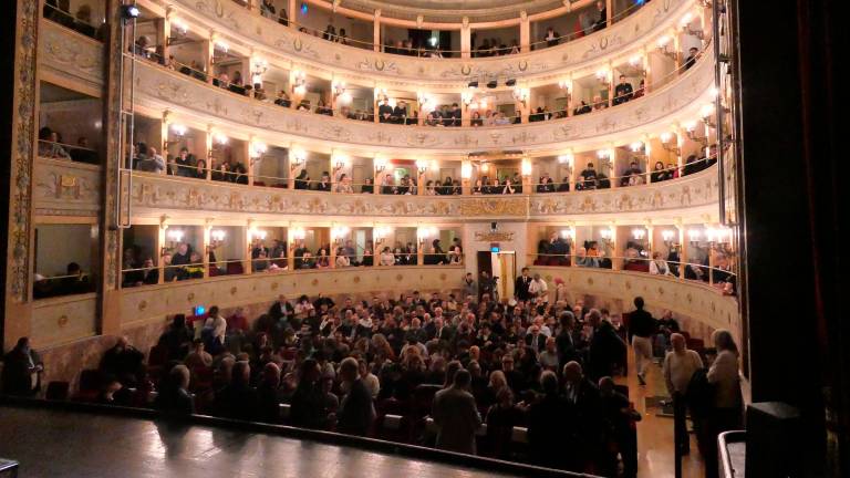 Imola, teatro gremito per ascoltare il ct della Nazionale di pallavolo Julio Velasco e sostenere un progetto per l’Argentina FOTOGALLERY MMPH