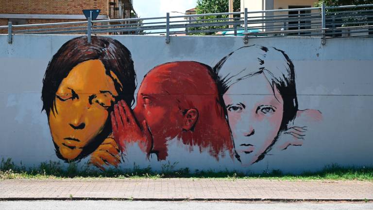 Il murale realizzato dagli studenti del “Canova” in via Tina Gori (foto Fabio Blaco)