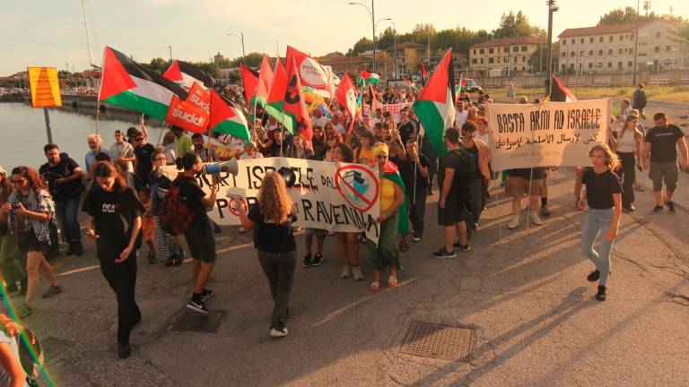 Ravenna. In darsena la protesta contro il traffico di armi FOTOGALLERY FIORENTINI