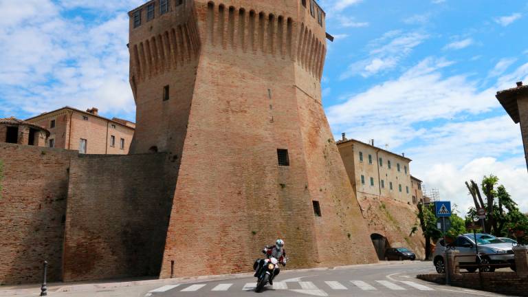In moto lungo il Metauro: itinerario nelle Marche dal mare all’Appennino