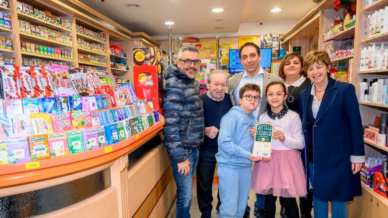 Al lavoro dalle 6.30 fino a tarda sera, la Tabaccheria entra nella storia di Riccione: “Non è facile, ci mettiamo tanto impegno”