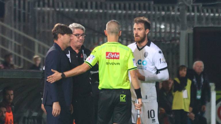 Simone Bastoni espulso contro la Reggiana (Zanotti)