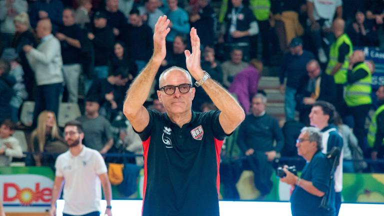 Incontenibile Dole: Rimini stravince il derby contro Bologna 83-68