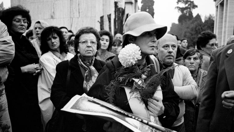 Trent’anni fa il funerale-evento di Federico Fellini: gli scatti inediti a Rimini