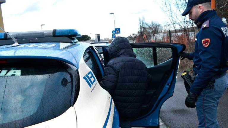 Cesena, spaccia cocaina ai Giardini di Serravalle e finisce in carcere