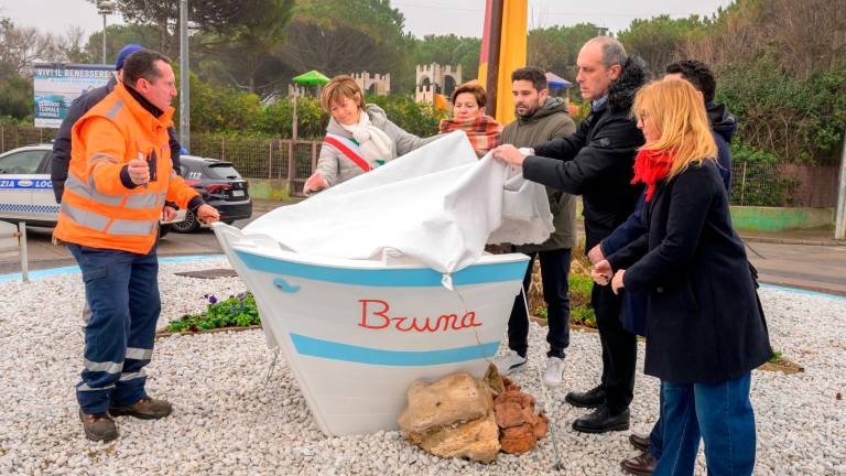 Riccione, riecco la prua della barca “Bruna”