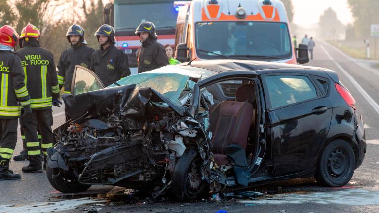 Tragico incidente: tre vittime in un frontale tra Ferrara e Argenta, muoiono due ragazzi di Alfonsine