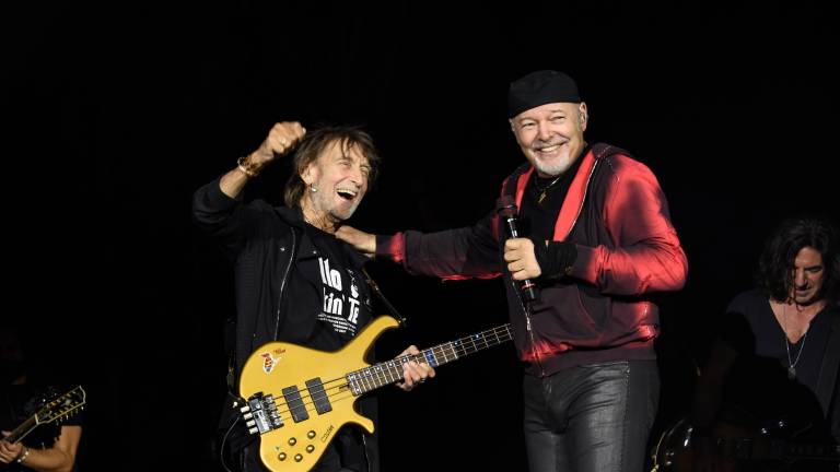 Vasco Rossi a Rimini, il Gallo sale sul palco e l’entusiasmo va alle stelle VIDEO