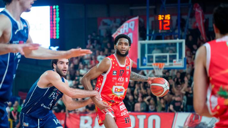 Mark Ogden è stato decisivo nel largo successo della Dole Rimini sulla Fortitudo Bologna (foto Morosetti)