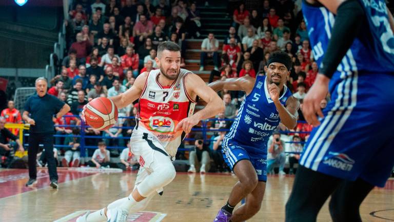 Un maestoso Marini conduce Rimini alla vittoria sulla capolista: Brindisi ko 84-70