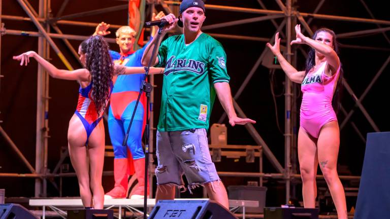 Riccione, piazzale Roma gremito per “Nostalgia 90” - Gallery