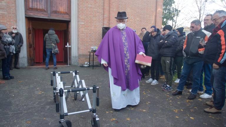 Addio a Dj Mozart: le note della sua hit “Can we live” davanti alla chiesa di Boncellino VIDEO GALLERY