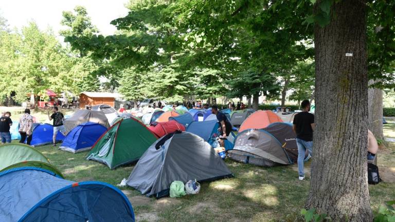 Imola invasa dai fan di Vasco Rossi: ecco il palco / GALLERY