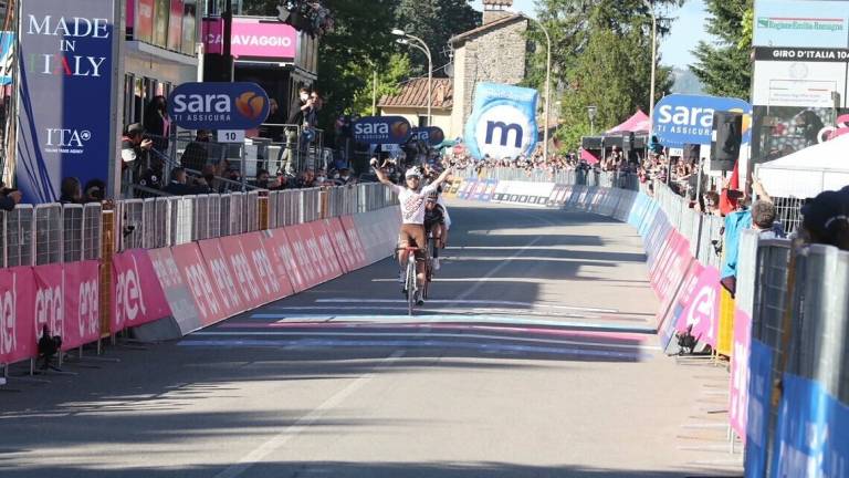 Ciclismo, Giro d'Italia: a Bagno di Romagna vince Vendrame
