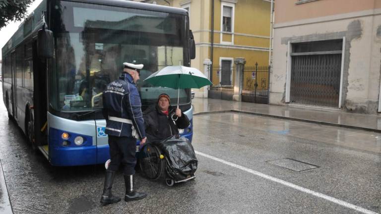 Cesena, tensioni continue per fermata bus non abilitata a disabili: sos degli autisti