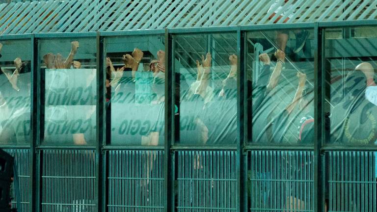 I tifosi che sono arrivati in tribuna e hanno contestato dal parterre (foto Tommaso Morosetti)
