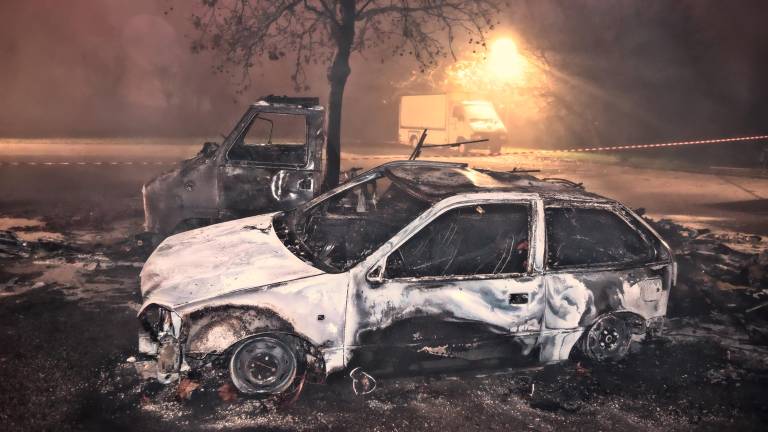 Ravenna. Fiamme in via Chiavica Romea, distrutti un camper e un’auto