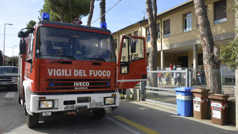 Evacuata la scuola media di San Carlo per principio d'incendio