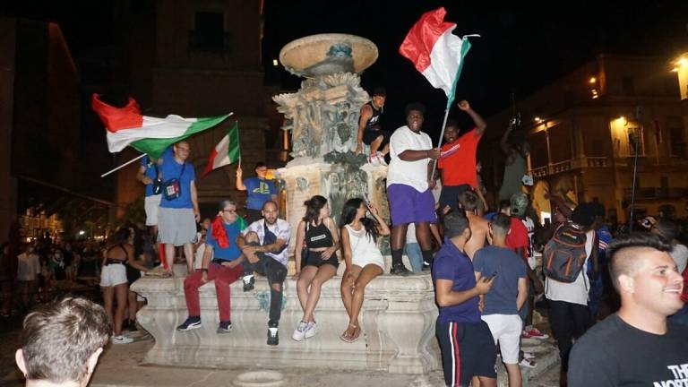 Faenza, lavori socialmente utili per chi ha danneggiato la fontana dopo la vittoria dell'Italia