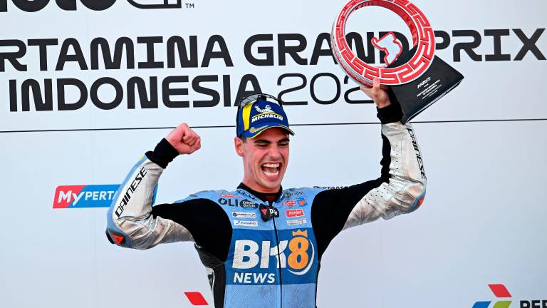 MotoGp, il Gresini padrone d’Indonesia: vince Aldeguer, terzo Alex Marquez. Bezzecchi a terra con Marc Marquez che si frattura la clavicola