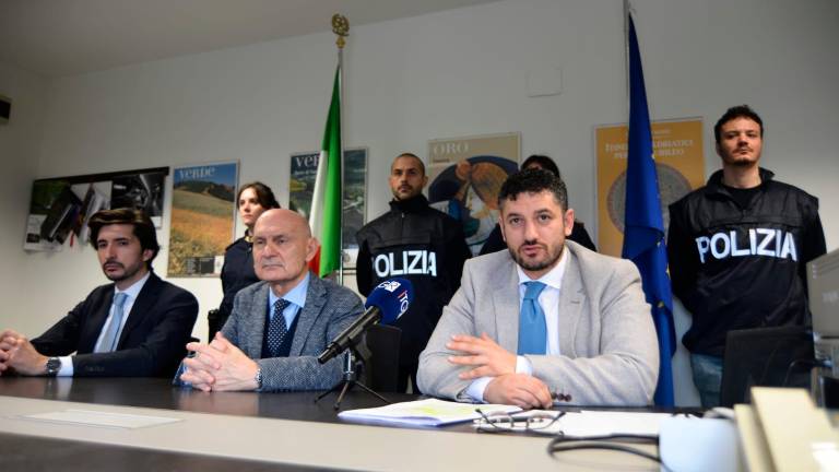 La conferenza stampa in cui si è illustrata l’indagine sul ladro seriale (Foto Massimo Fiorentini)