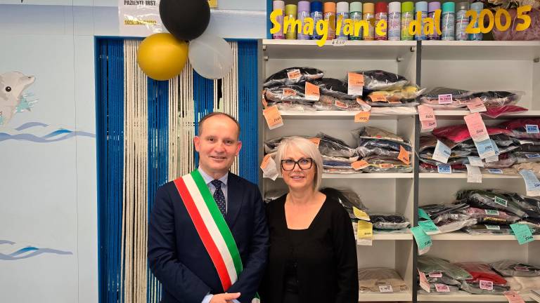Meldola, “grazie Mary per la passione al servizio della comunità”: l’omaggio al ventennale della Lavanderia 2M