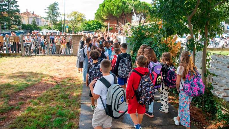 Bambini all’uscita di scuola