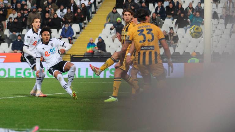 Jalen Blesa segna al 44’ di Cesena-Juve Stabia il gol del possibile 2-1 che sarà però annullato dal Var per fuorigioco (Zanotti)