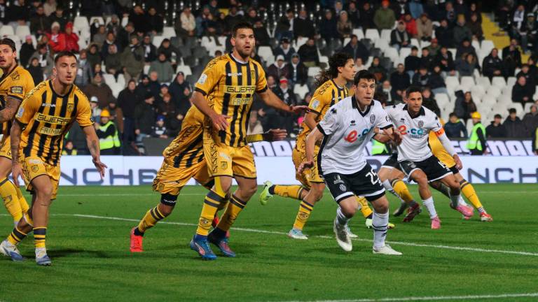 Dimitri Bisoli e Andrea Ciofi nel finale di Cesena-Juve Stabia (Zanotti)