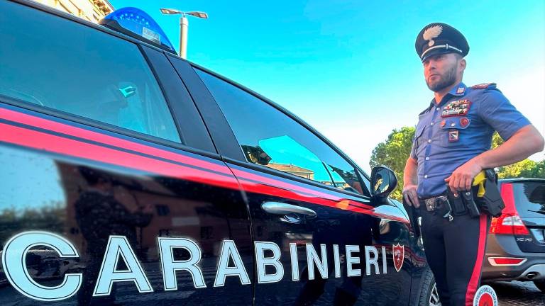 Rimini, nella Bmw davanti alla farmacia c’erano due ricercati a livello internazionale: in carcere una coppia ungherese