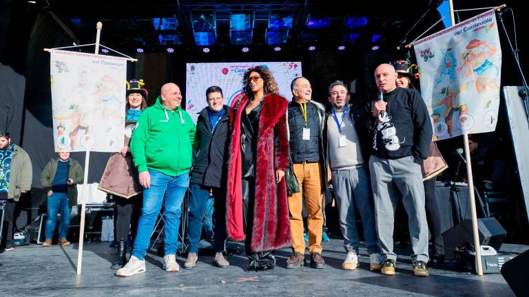 Carnevale, 10mila in piazza con Samira Lui a Santarcangelo GALLERY