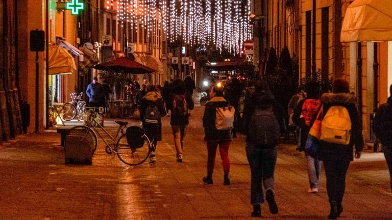 Le luci di Natale a Imola, in centro, negli scorsi anni (foto Mmph)