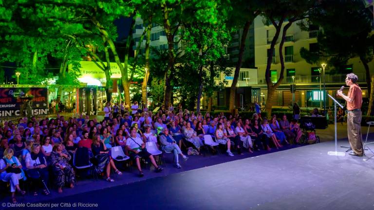 Nicola Lagioia rapisce il pubblico di Riccione con il racconto della letteratura
