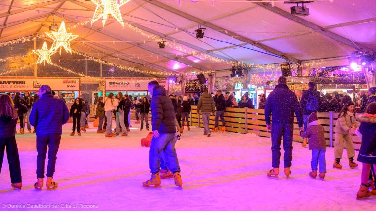 Riccione, la pista di pattinaggio aperta fino al 18 gennaio