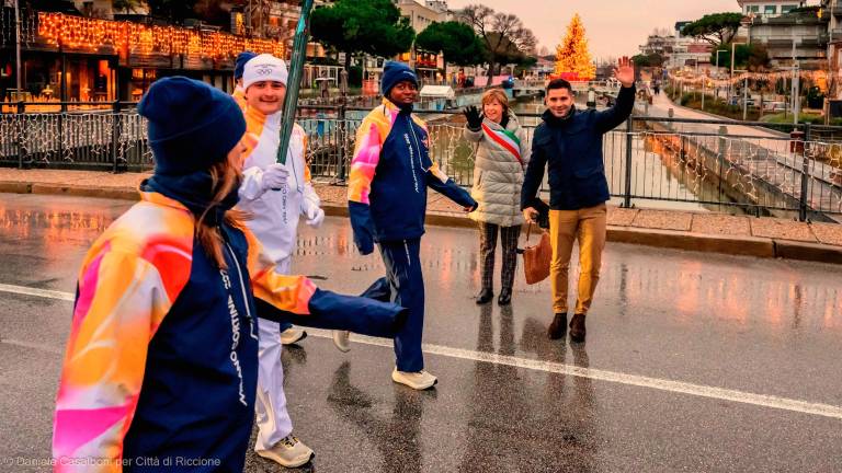 Riccione. La fiamma olimpica attraversa la Perla verde