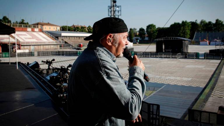 Vasco Rossi durante le prove dei giorni scorsi allo stadio Neri di Rimini