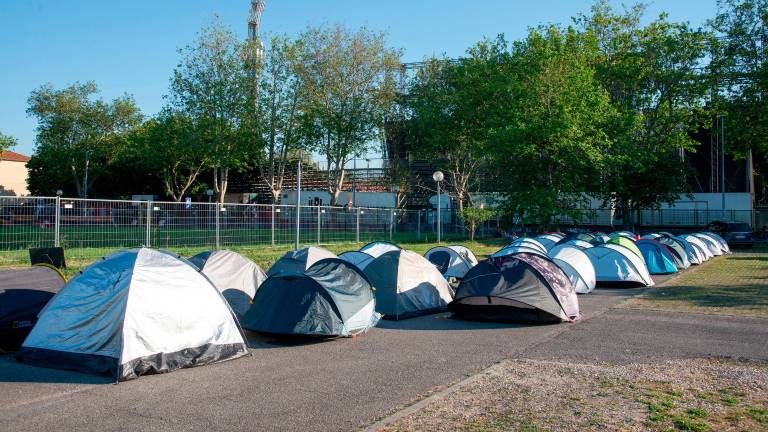 Rimini, sale la febbre per Vasco Rossi: fuori dallo stadio ci sono già i fan in tenda