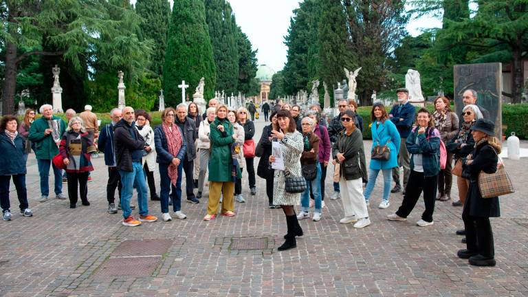 In tour al cimitero monumentale: a Rimini le visite guidate per il weekend di Ognissanti sulle tombe di Fellini e degli altri personaggi famosi
