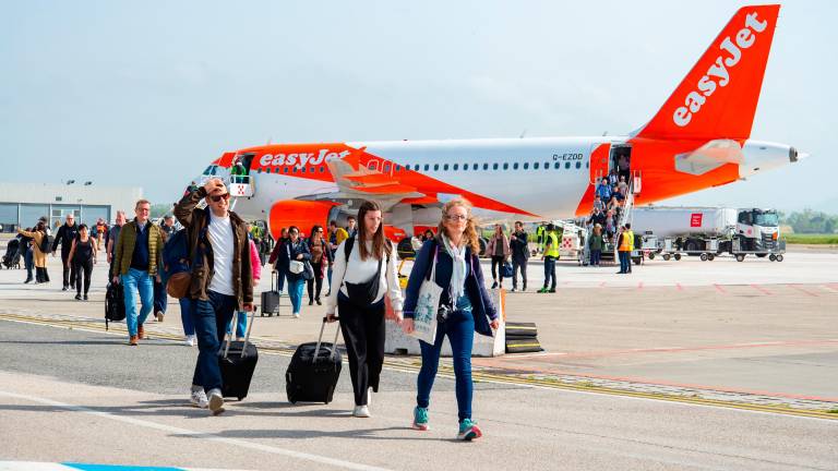 Turisti in arrivo in aeroporto