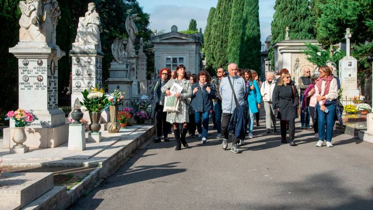 Le visite guidate al cimitero monumentale di Rimini (fotoservizio Tommaso Morosetti)
