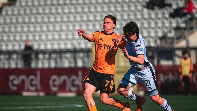Giovanni Mattioli contro Mattia Della Rocca in Roma-Cesena Primavera dell’ultima stagione (foto Cesena Fc)