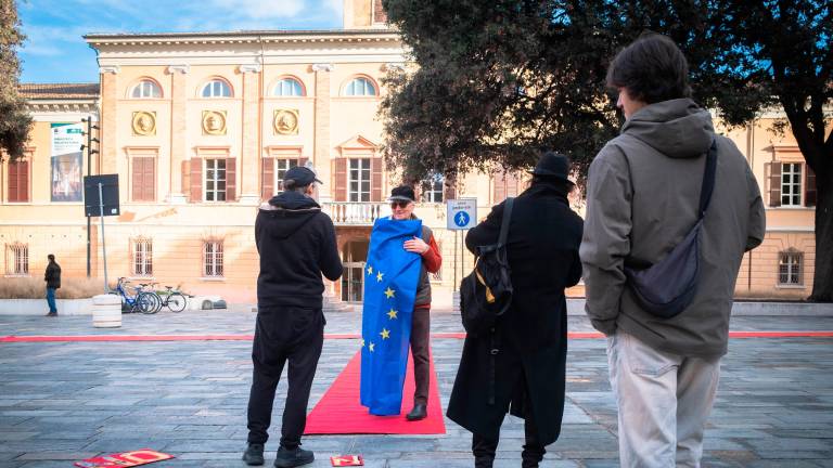L’installazione “Nodo gordiano” dell’artista Silvano Tontini in piazza Almerici