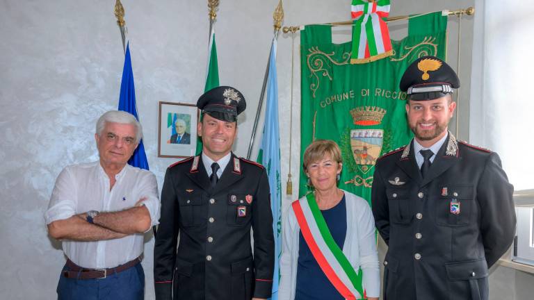 Riccione, salva bimba in carrozzina finita nel porto, carabiniere ricevuto in Comune GALLERY
