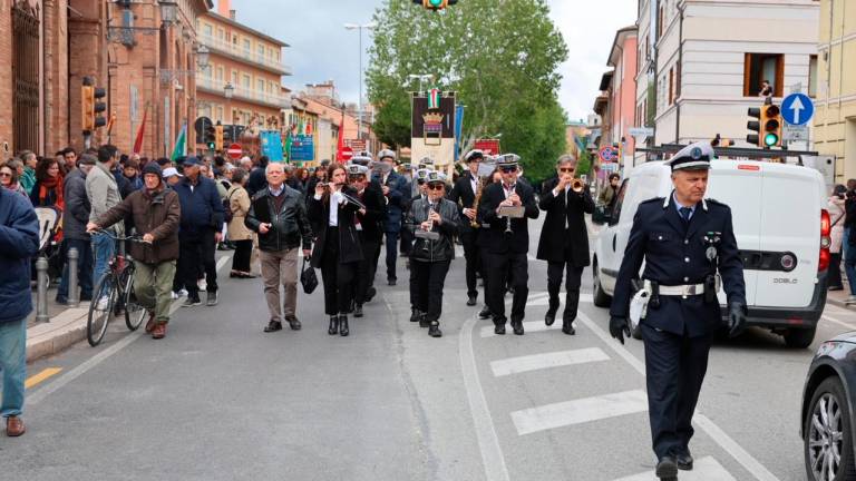 Cesena, Festa della Liberazione: sfogo infuocato del sindaco contro «i topi» del circolo di Casapound in centro