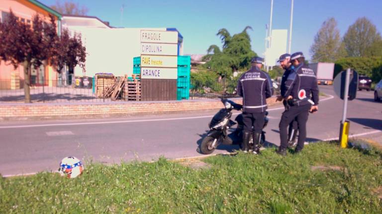 Bagnacavallo, incidente: scontro tra auto e scooter, grave un minorenne